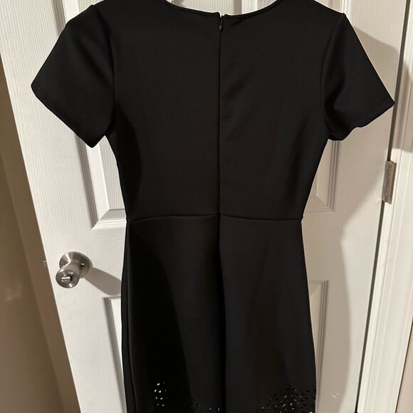 Signature Collection Black Short  Sleeve Dress - Medium Cut out hem - Picture 4 of 6